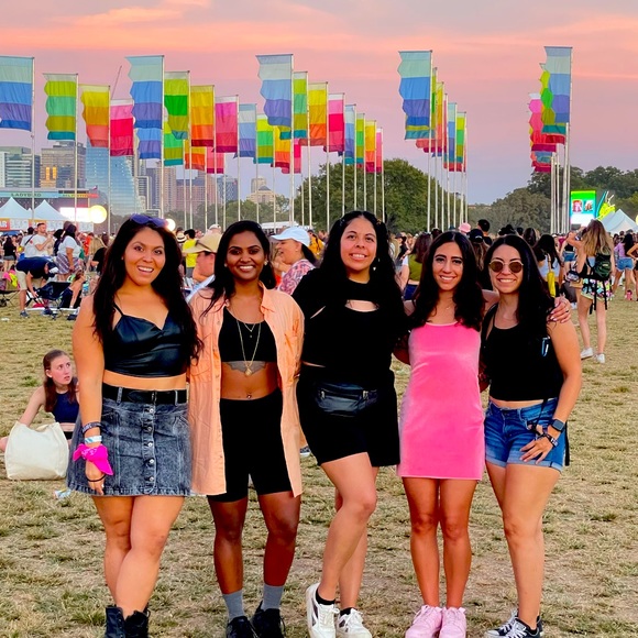 Meet your Posher, Valerie Dezarae - Picture 9 of 16